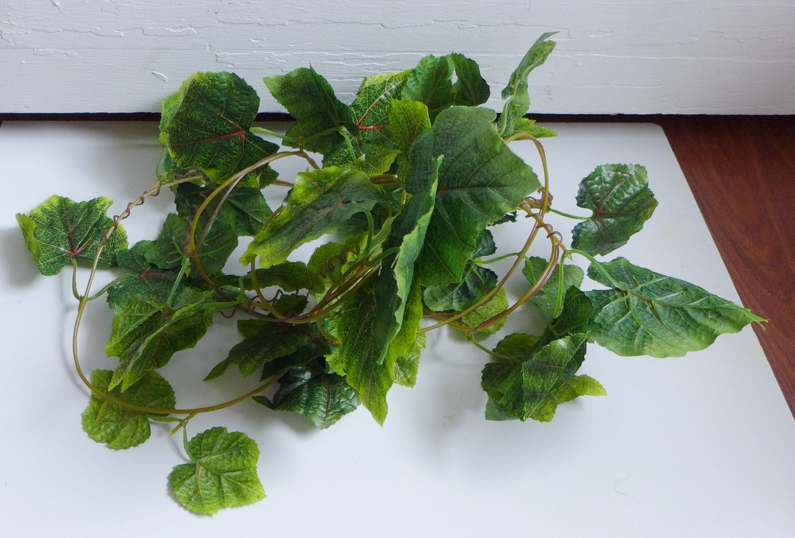 5 Pcs (90″ Each) Artificial Plants Ivy Grape Leaves Vine Hanging Decoration