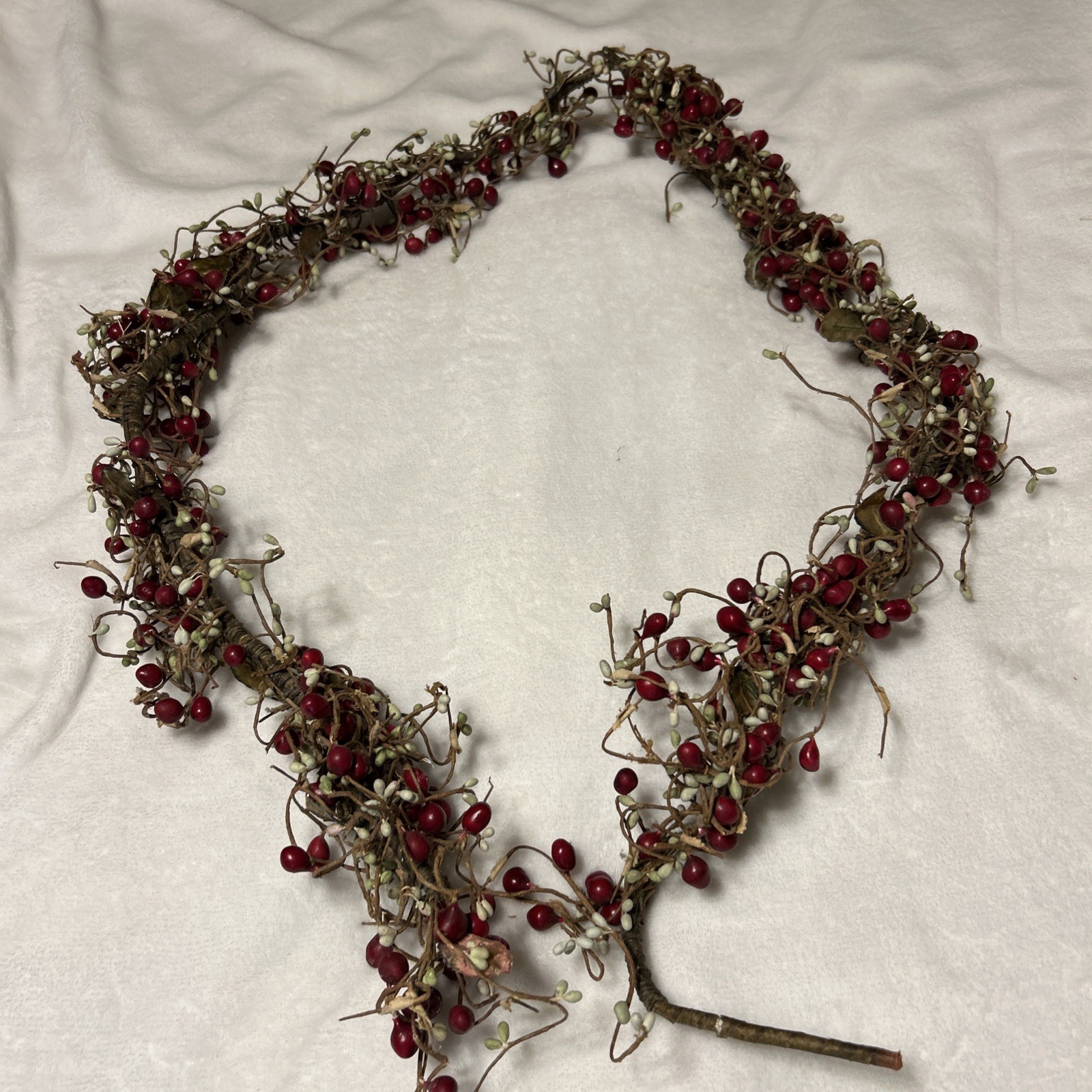 56″ Rustic RED PIP BERRY Pale Green /Cream Bud Window Shelf Garland Swag Vine