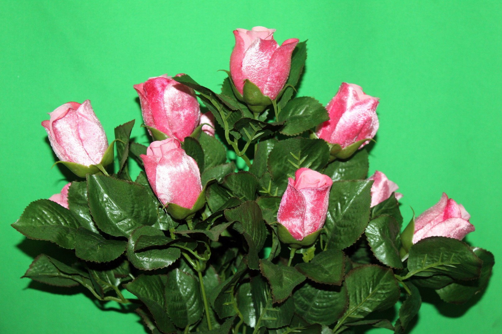 *VINTAGE NEW* White Floral Oval 9″ Tall Ceramic Vase + Bouquet of Pink Roses