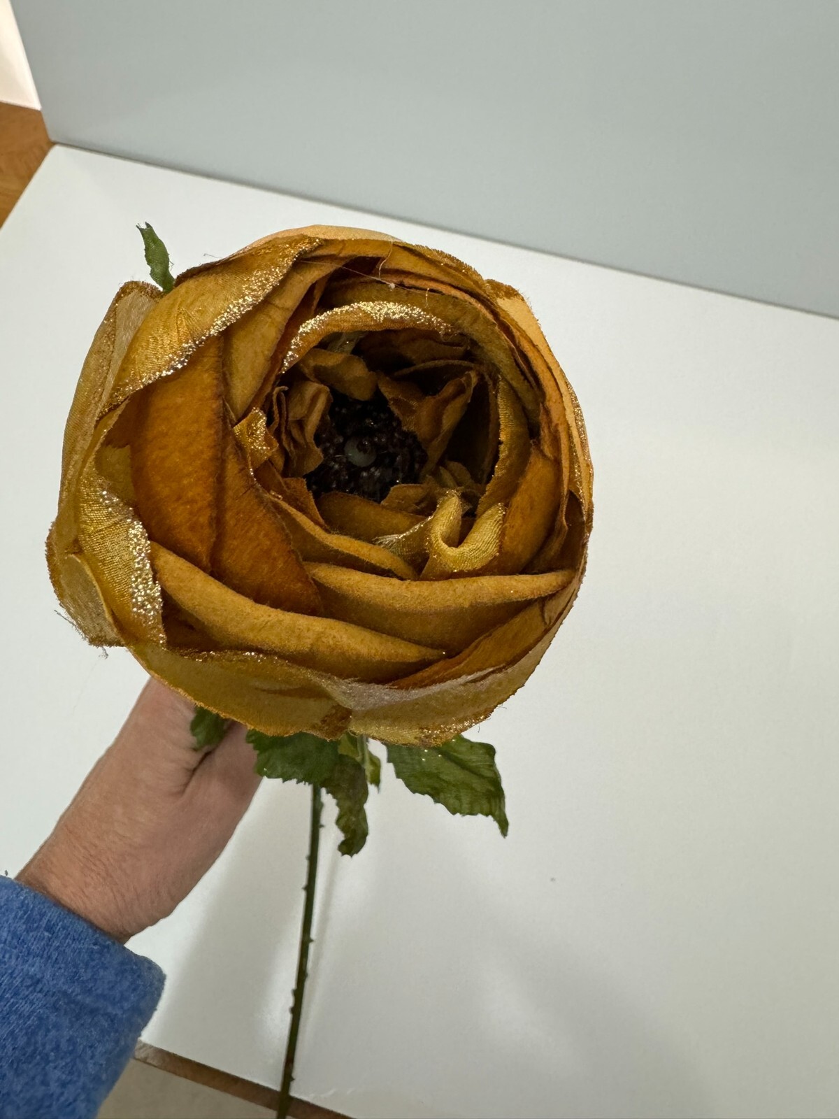 Box of 12 silk gold roses 30 inches in length