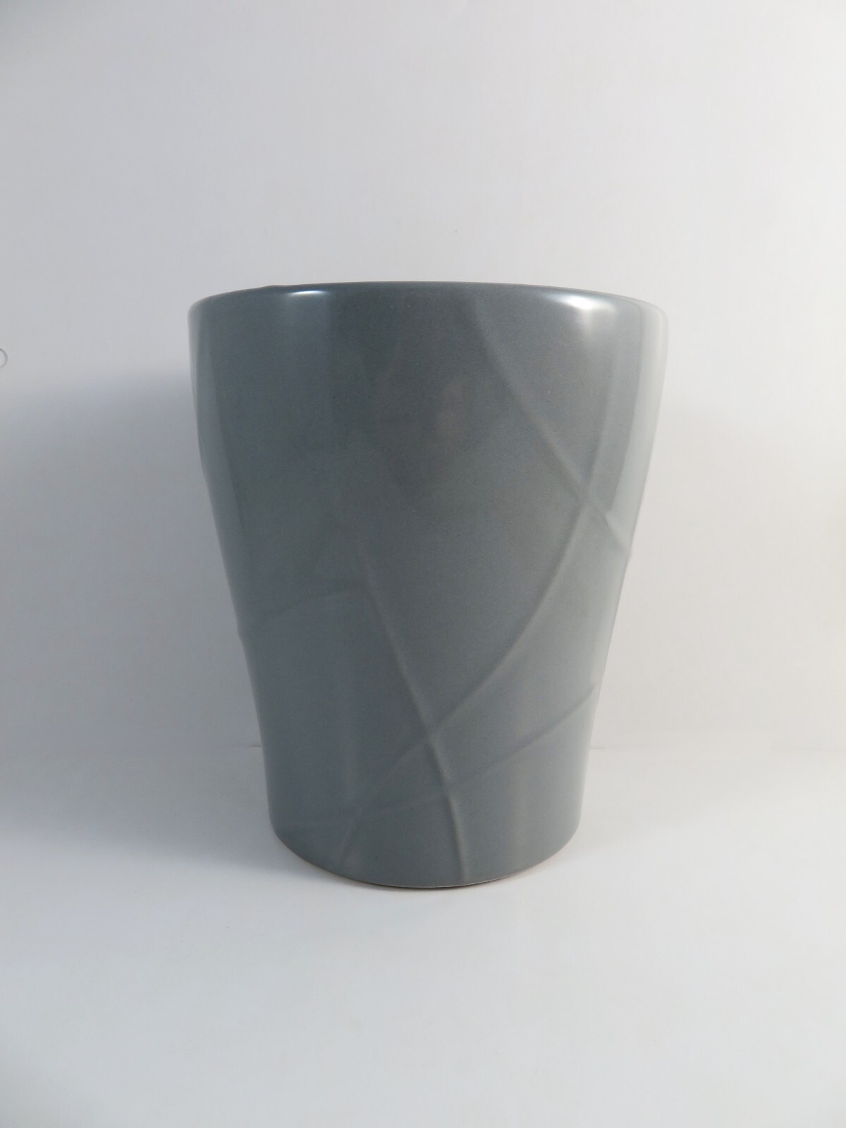 Ceramic Planter Curved Arc Lines Veined Exterior Gray Glossy Indoor 5.5 Inch