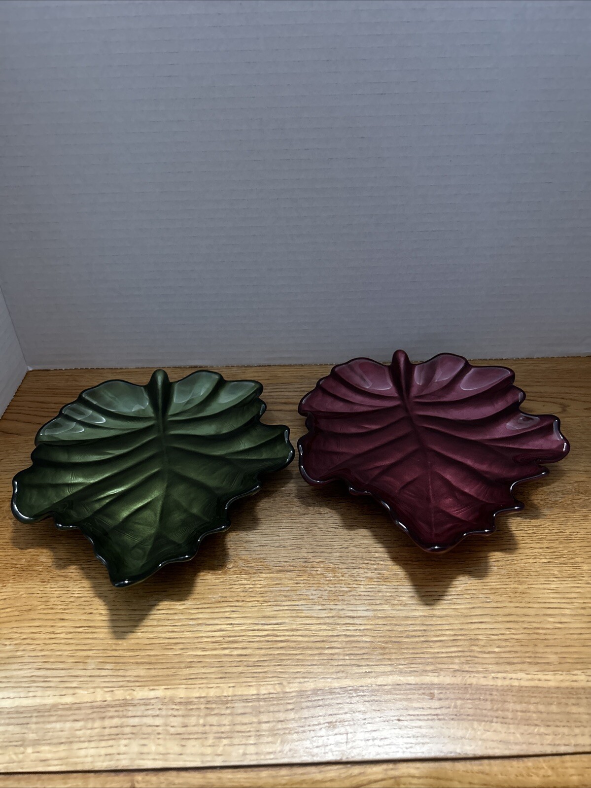 Pair Of Accents Leaves 1 Green 1 Maroon