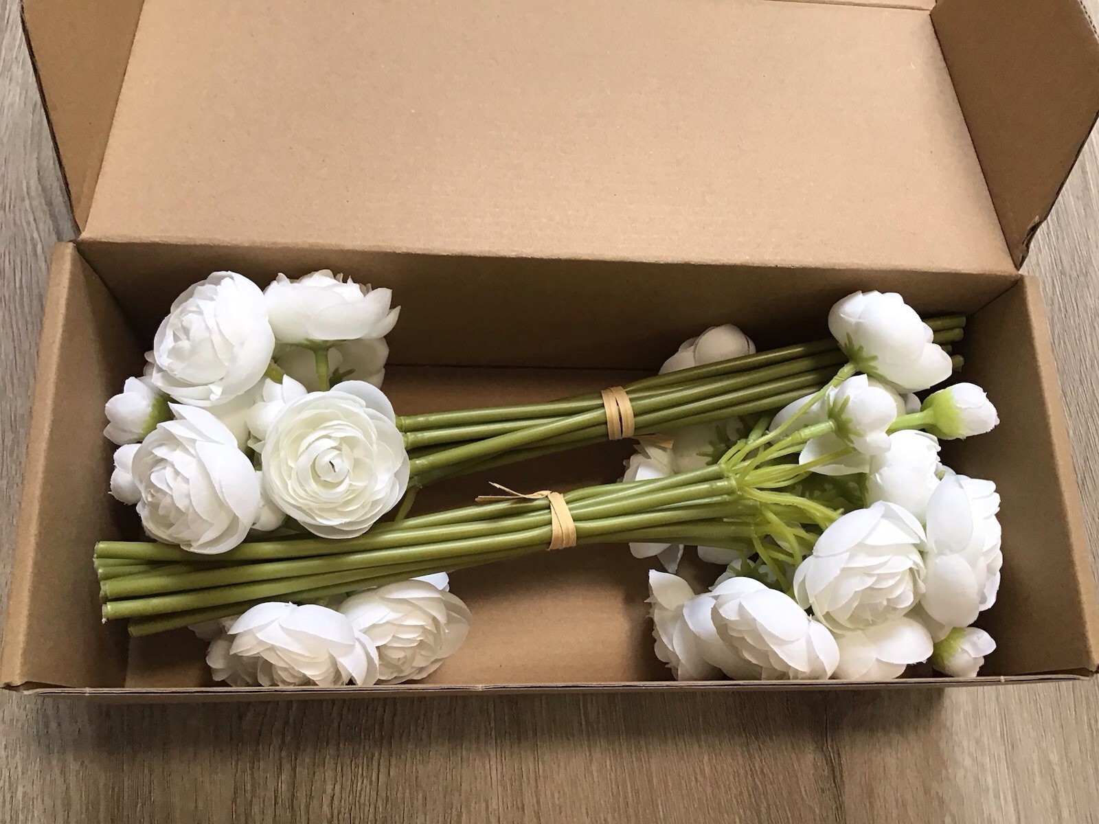 NIB Ling’s Moment Faux Renuculas Flowers White 18 Stems Floral Decor Bridal