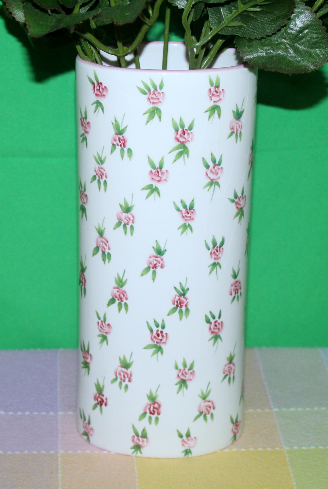 *VINTAGE NEW* White Floral Oval 9″ Tall Ceramic Vase + Bouquet of Pink Roses