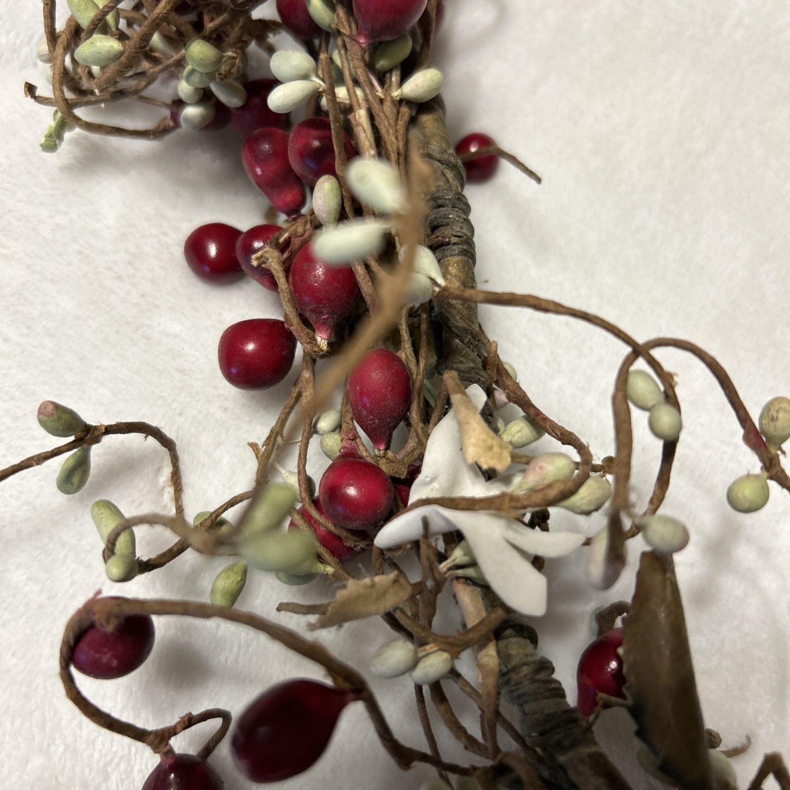 56″ Rustic RED PIP BERRY Pale Green /Cream Bud Window Shelf Garland Swag Vine