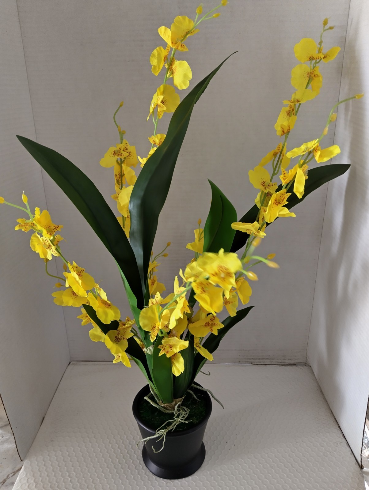 Artificial oncidium ‘dancing orchid’ plant
