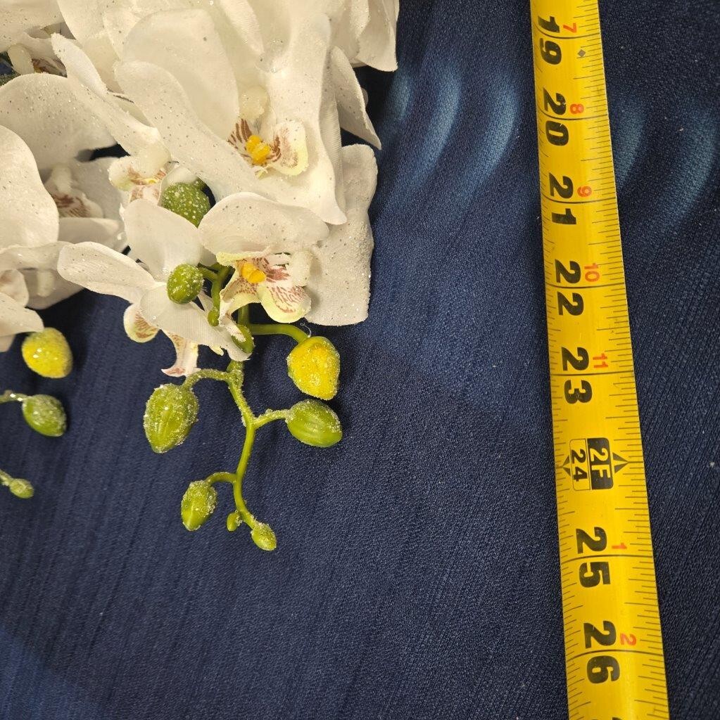 Faux White Flowers with Green Unopen Buds – Faux Flower Decor Silver Glitter