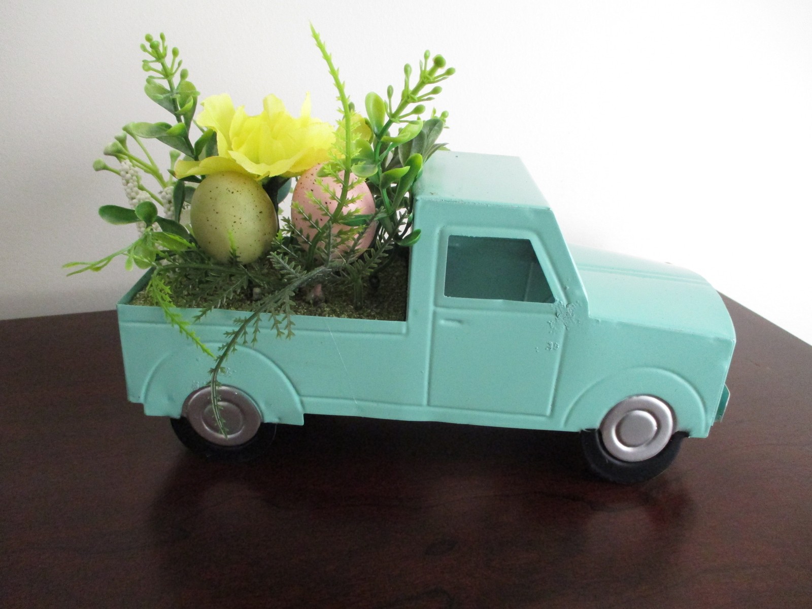 Spring Blue PICK-UP TRUCK flowers & eggs BLUE GREEN YELLOW WHITE 11″ x 5″ tall
