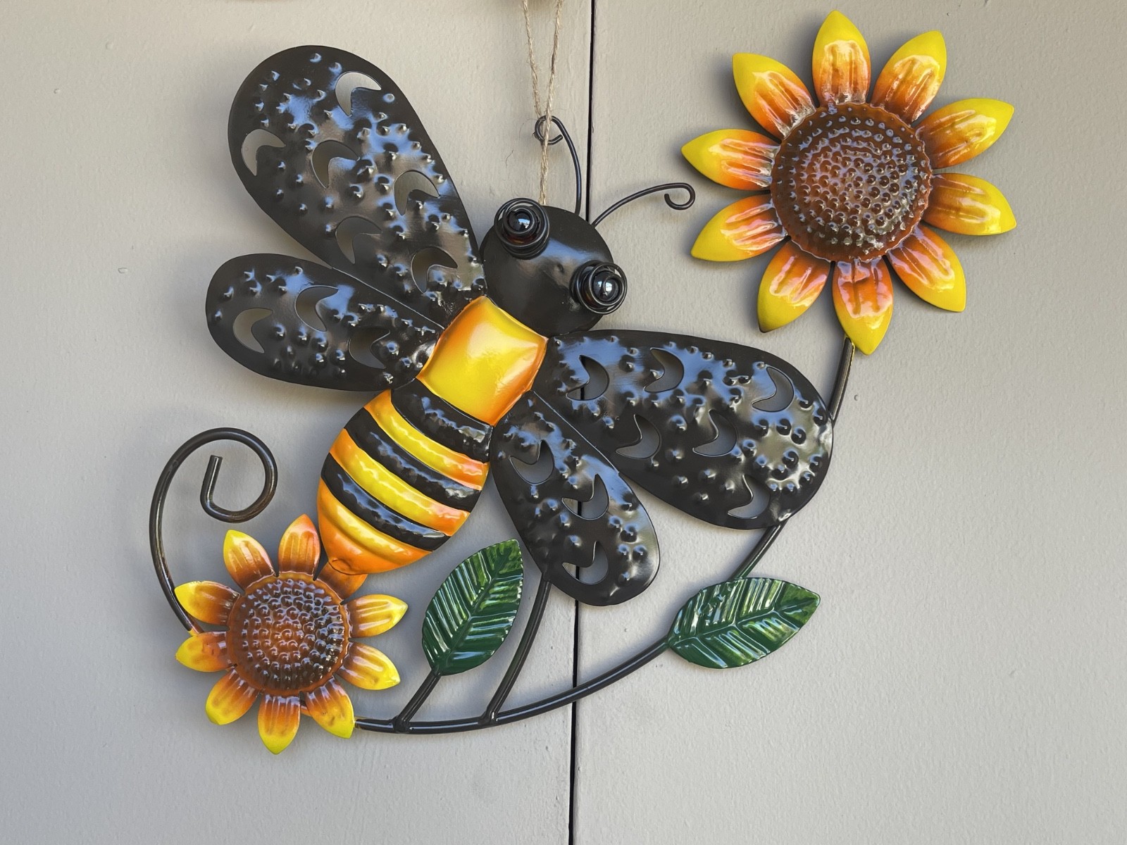 Bee 🐝 and Sunflowers Hanging Metal Wall Art or Wreath Decor Indoor Outdoor NEW