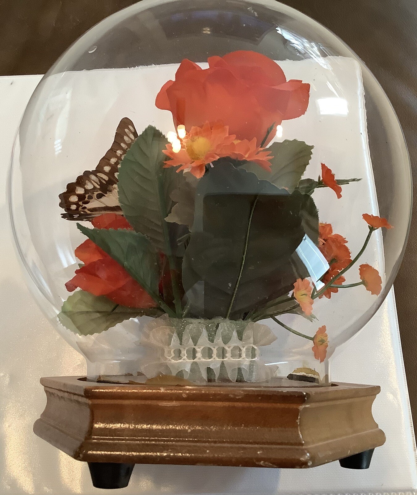 Vintage Butterfly Terrarium Artificial Floral 7” Glass Globe Wood Base(151ia)