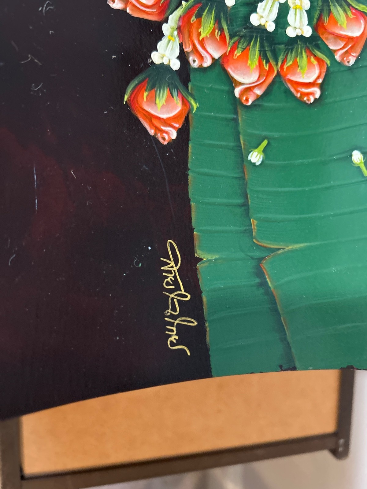 decorative tray features a detailed painting of a traditional Thai phuang malai