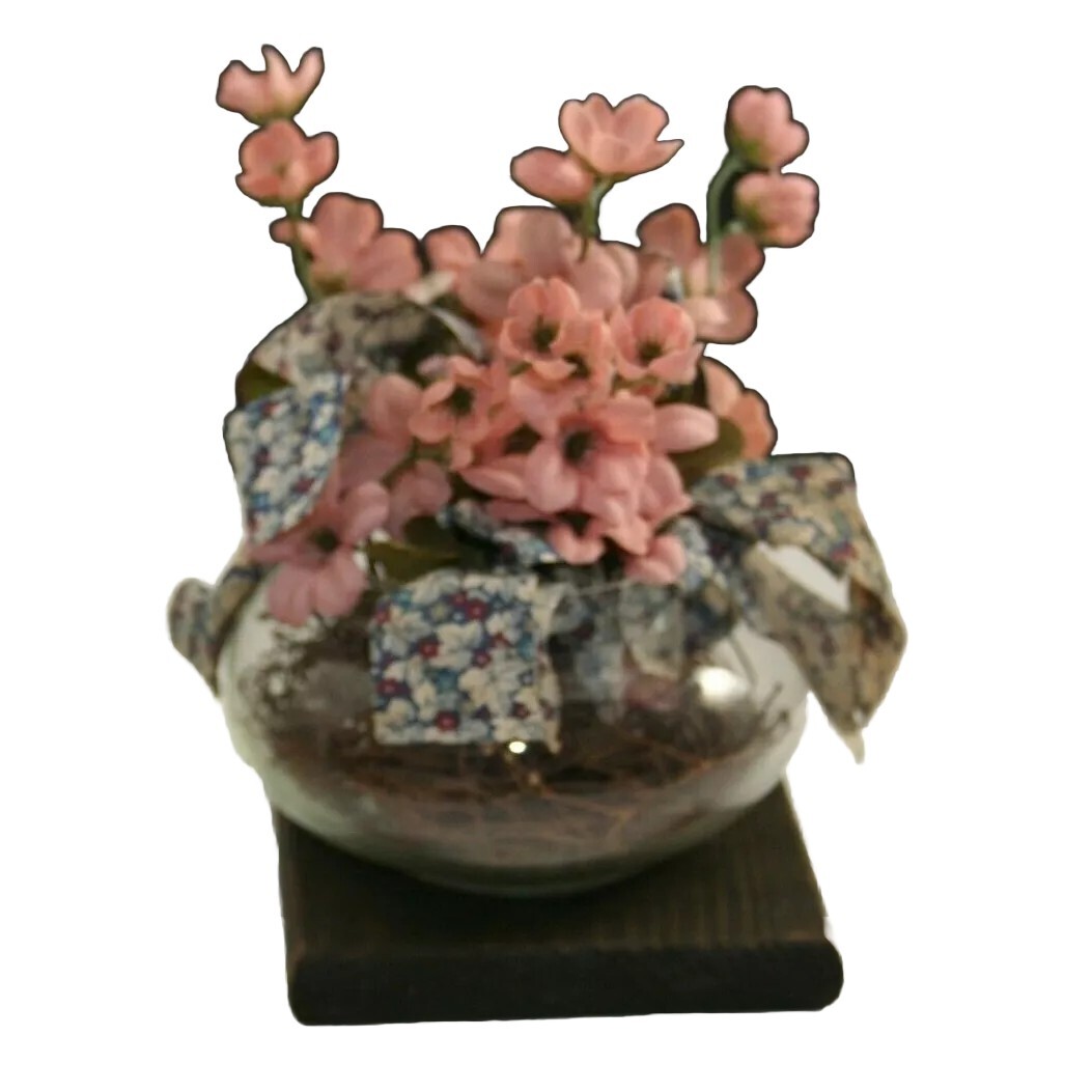 VTG 80’S RETRO ROUND GLASS BOWL SILK FLOWER/RIBBON ARRANGEMENT 5″ WOOD BASE