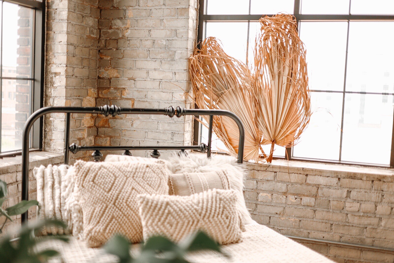 1 Pc Jumbo XL Dried Palm Leaf Party & Home & Wedding Decor 4ft From Stem To Leaf