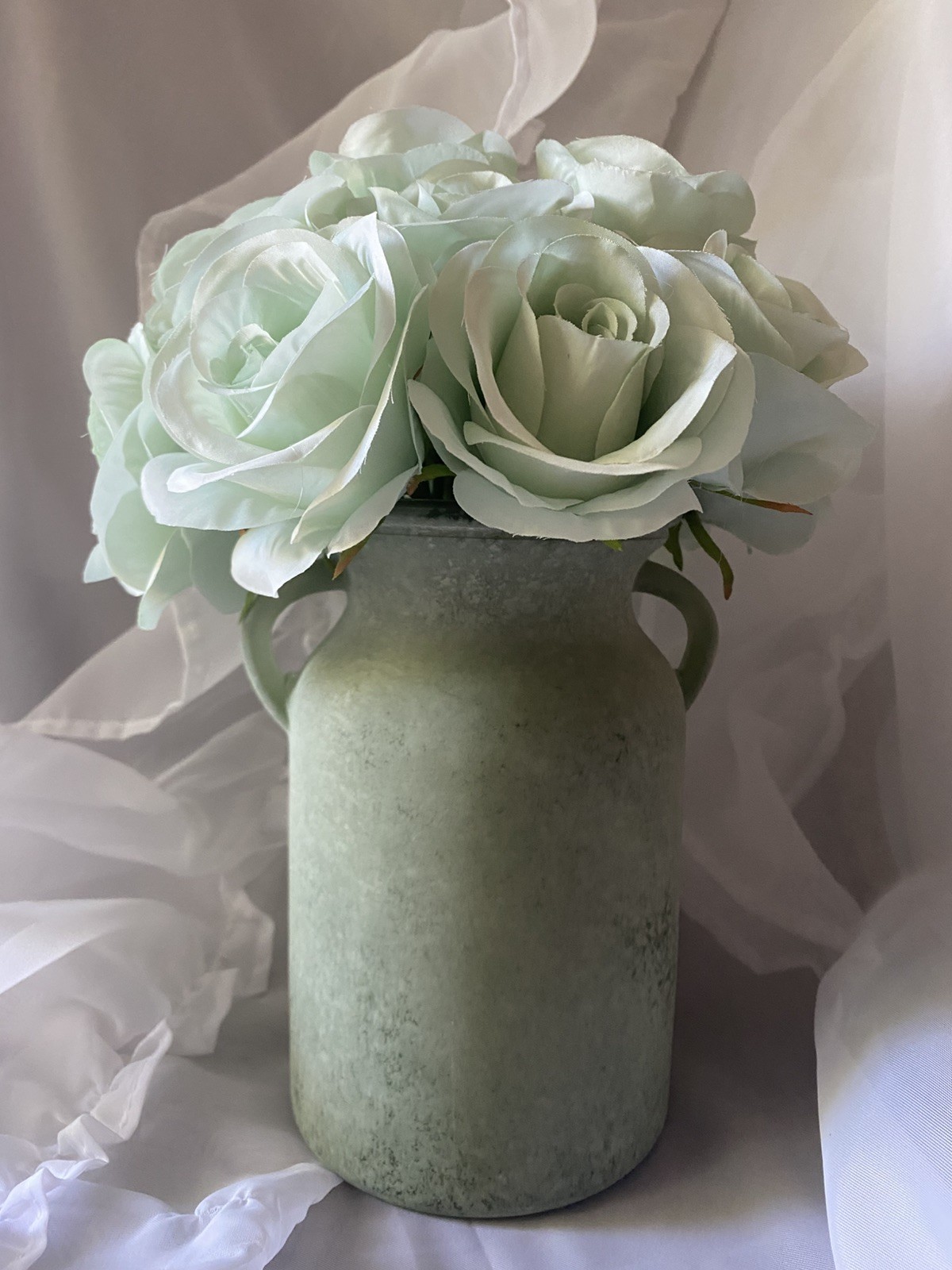 Fantastic Summer Time Roses Flower Seafoam Green 11″ Arrangement Centerpiece