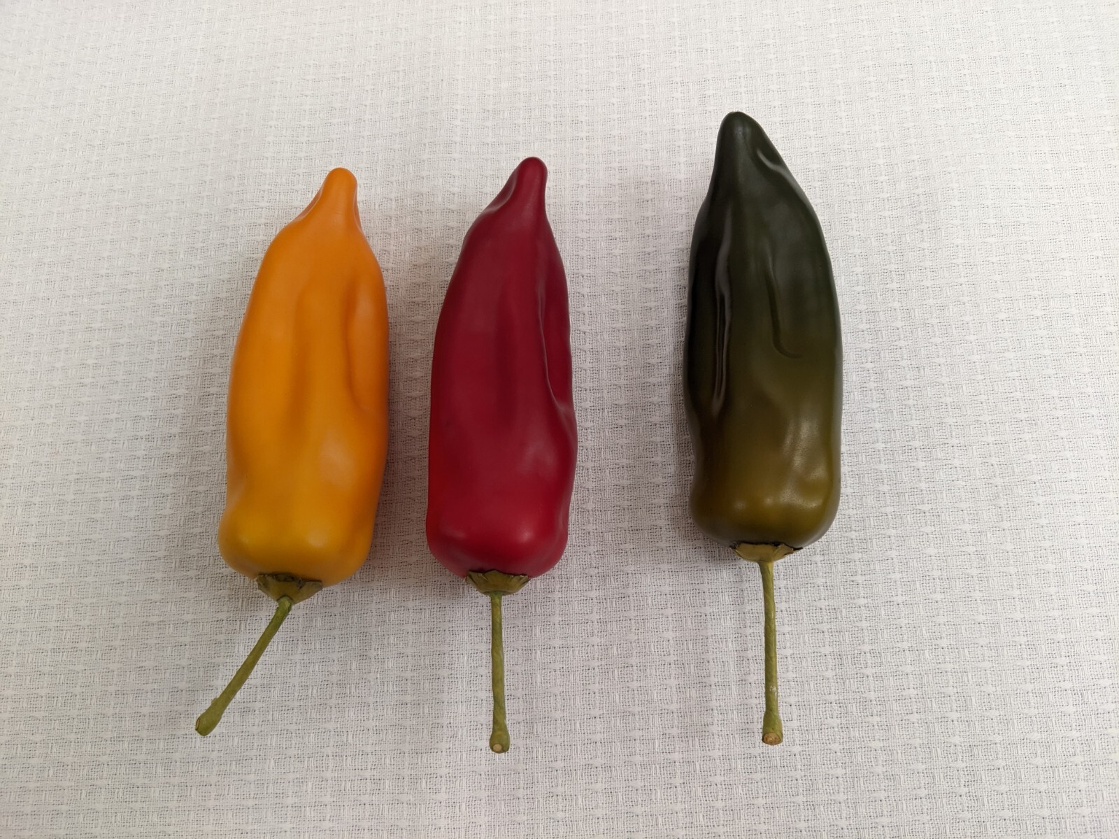 3 Chili Peppers Red Yellow Green Plastic SW Kitchen Decor Clean Nice Mint