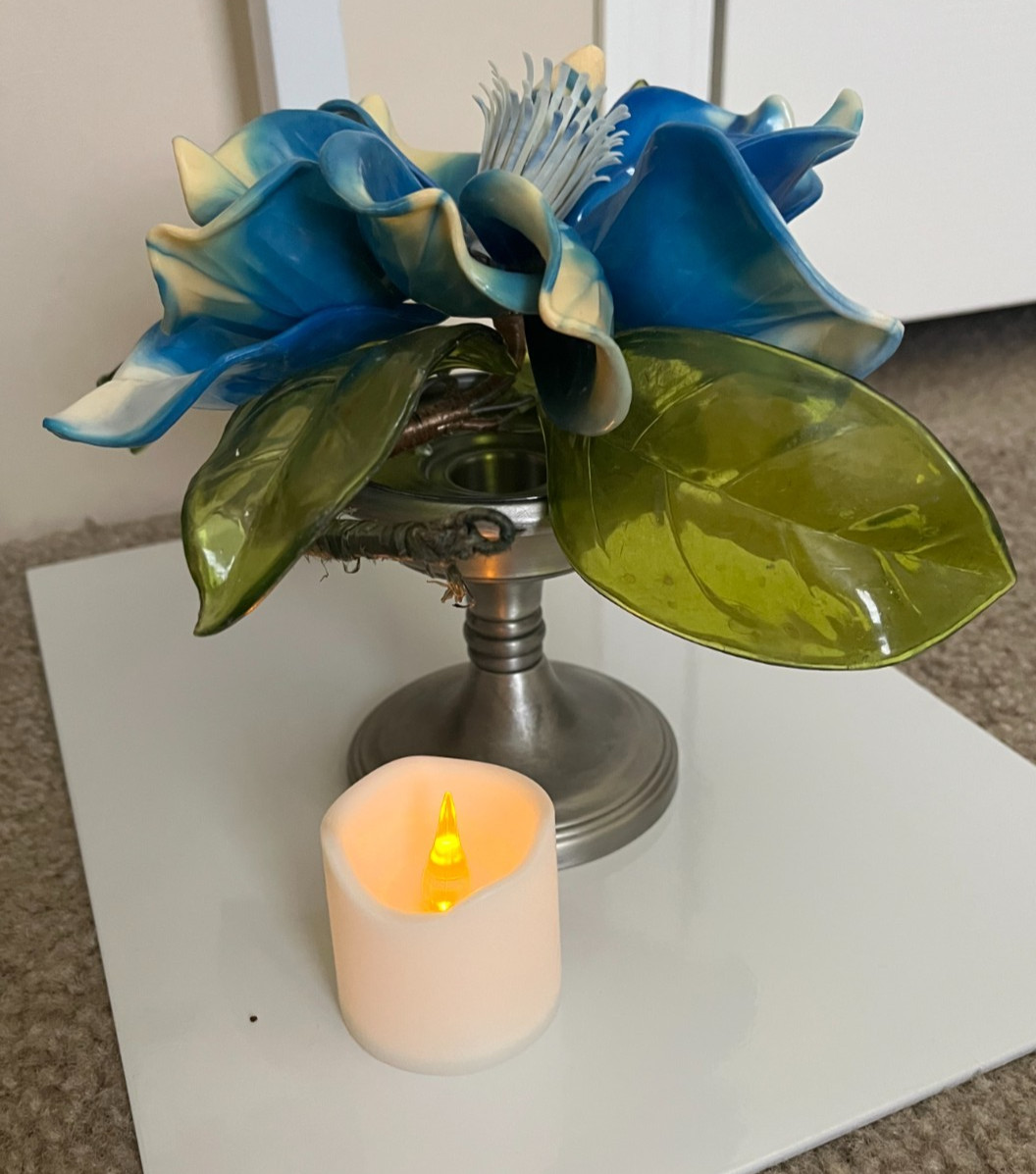 💙VTG LUCITE HAND‑CRAFTED • MAGNOLIA SCULPTURE • BLUE PETALS, GREEN LEAVES 10×9″