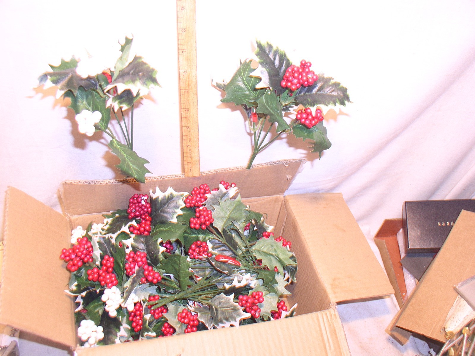 12 RED + 12 WHITE NEW ASHLAND CHRISTMAS HOLLY BERRY BUSH SPRIG SILK FLOWER BUNCH
