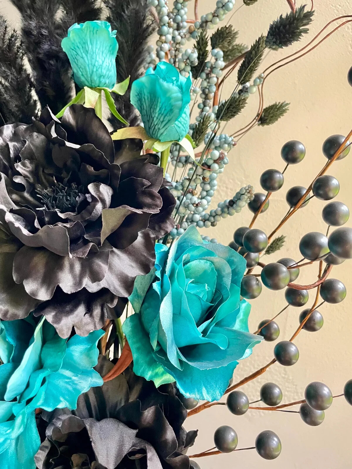 Modern Rose Floral Arrangement: Black & Blue Home Decor, Fancy Table Centerpiece