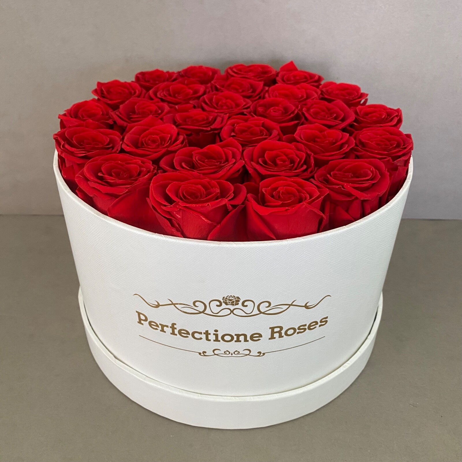 NIB Perfectione 27 Preserved Real Red Roses in Round Box ~ Lasts 3-5 Years