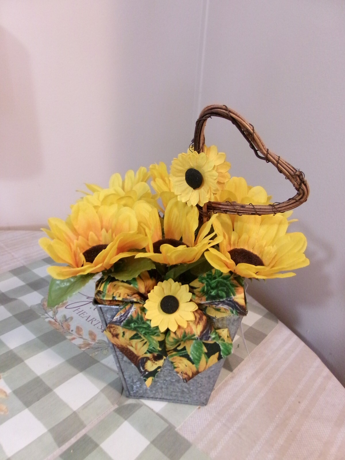 Sunflower Arrangement Centerpiece Country Decoration Heart Floral Accent New USA
