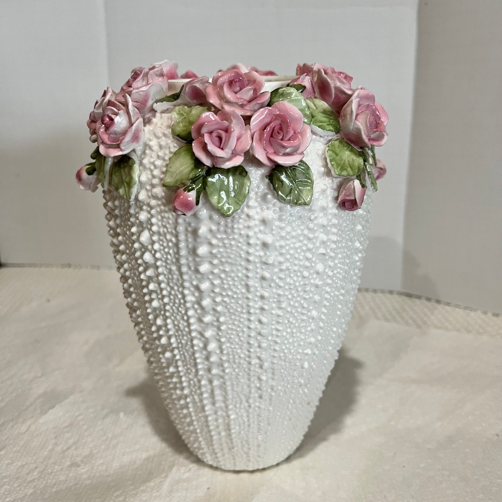 Vtg Jolie Fleurs Bone China Vase By Seymour Mann Sculptured Pink Roses 8-1/2″ T
