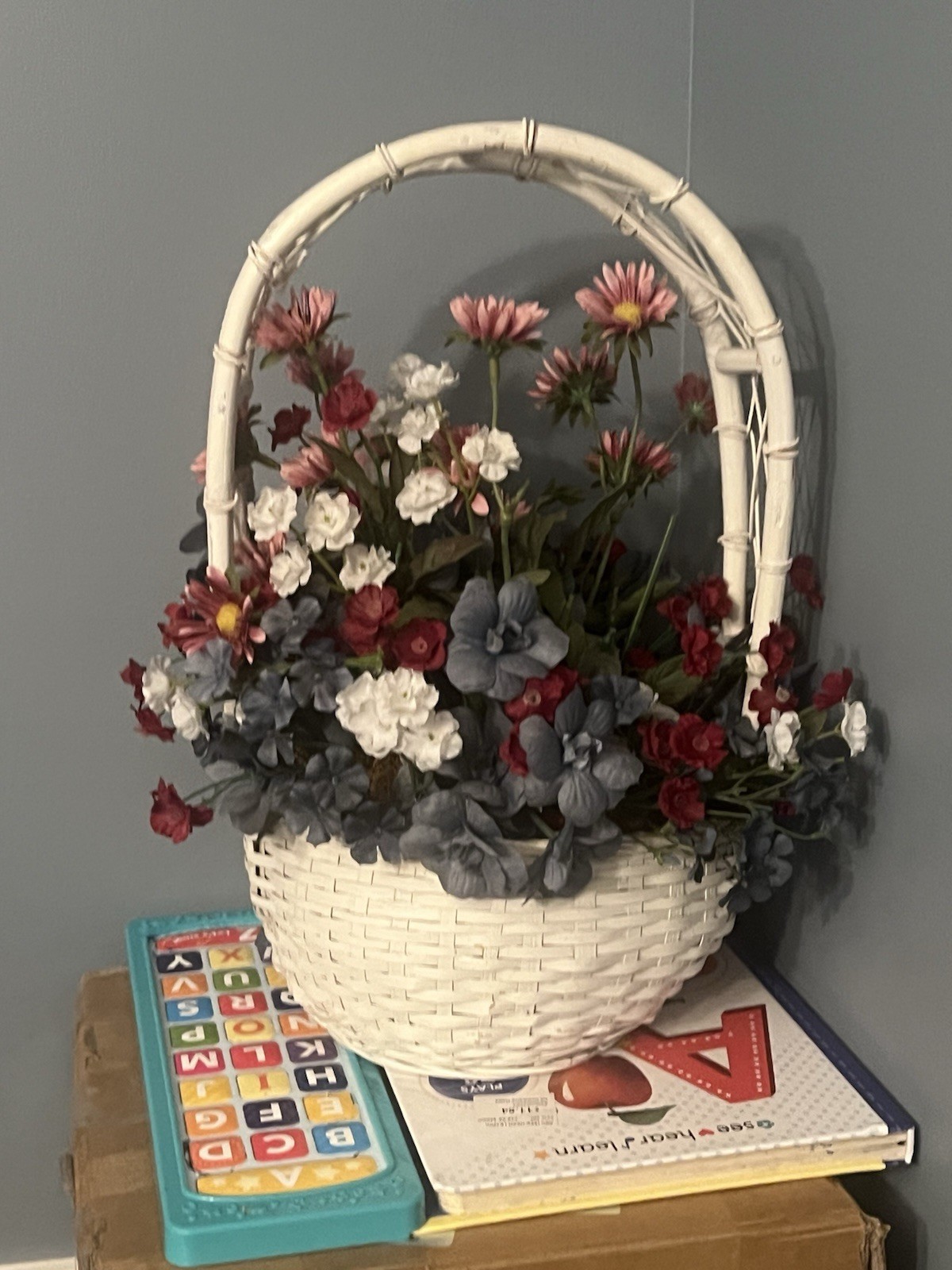 Artificial Multicolor Daisy Hydrangea Flower Basket Wicker Arrangement