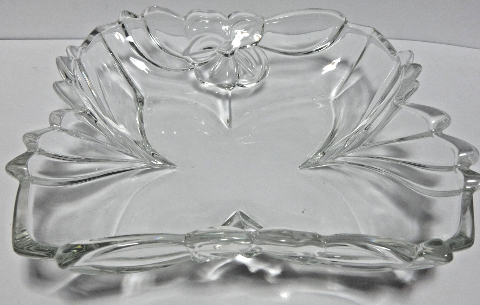 Home Interiors American Flower Petal heavy pressed glass center piece 12″ x 12″