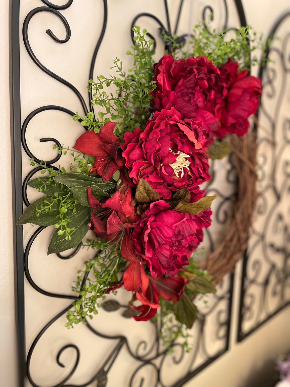 WREATH OBSESSION IN CRIMSON BEAUTY