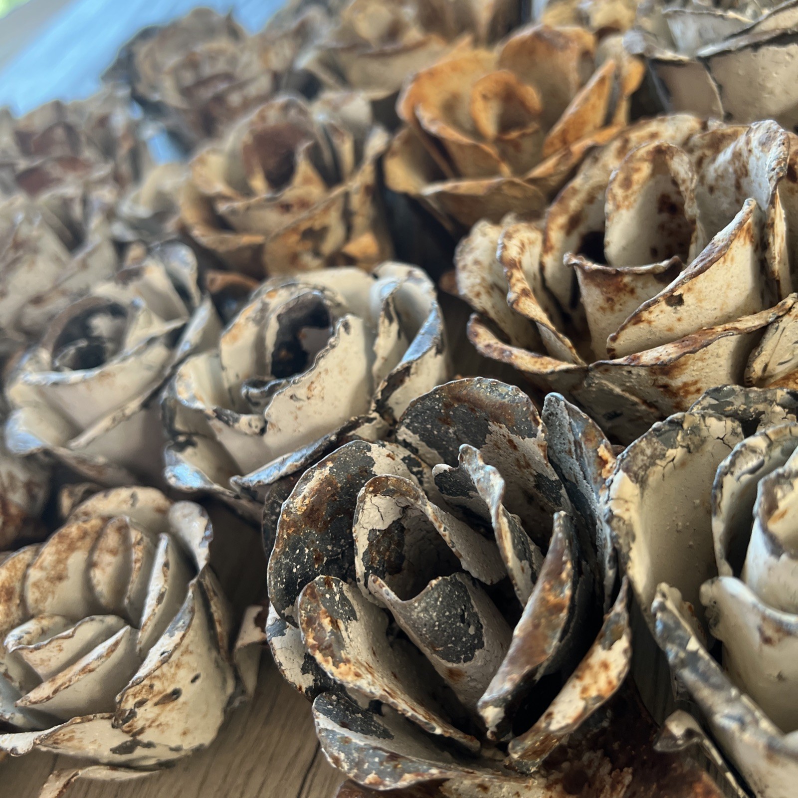 Vintage Style Metal Roses – LOT 33 total Flowers