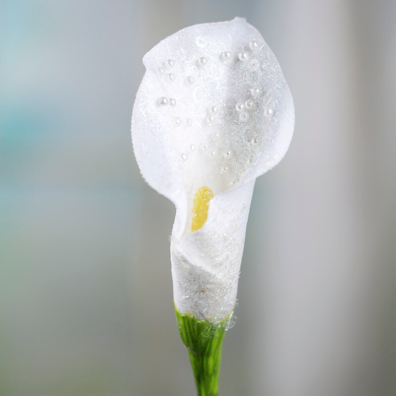 Set of 6 Artificial White Iridescent Beaded 26-1/2″ Calla Lily Stems