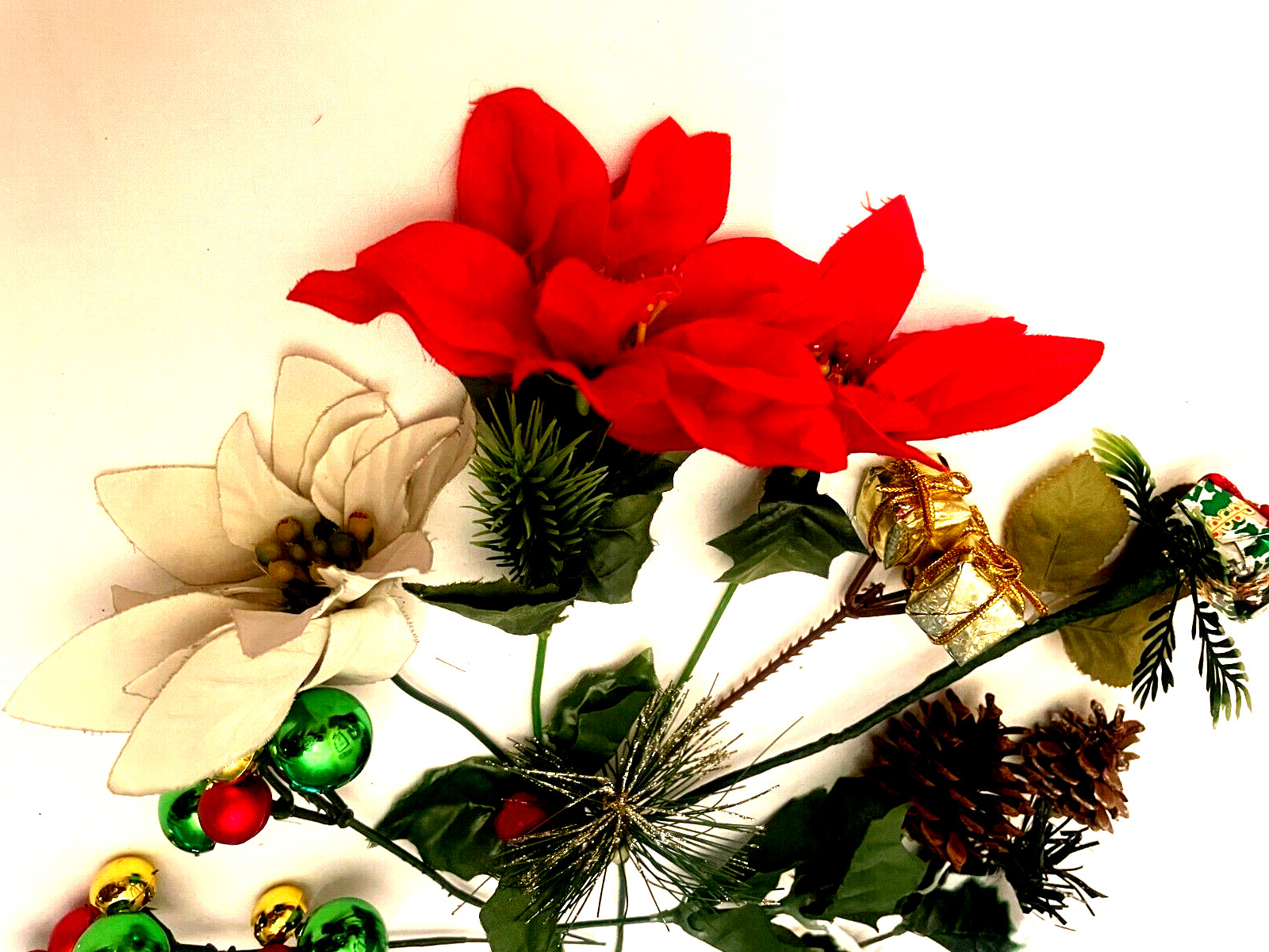 13 Flower Picks Assorted Sizes – Gift boxes, Pine Cones, Poinsettia, Vintage