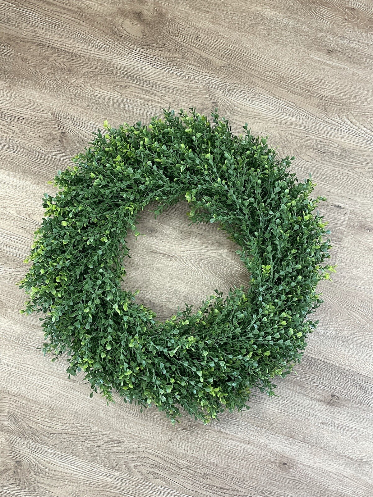 English Gardens Indoor/Outdoor 24″ Boxwood Wreath