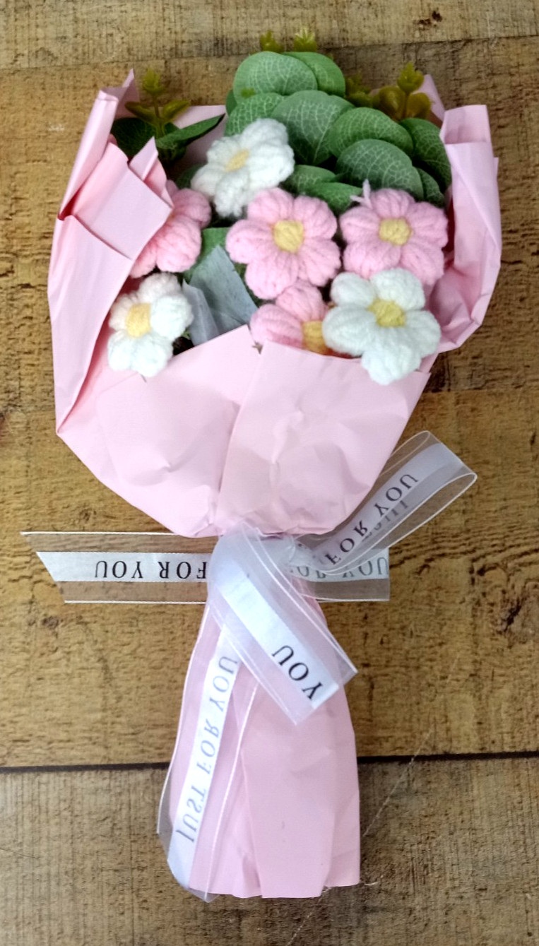 Lmniu Knit Crochet Plush Valentine’s Flower Bouquet Artificial Flowers – 12”