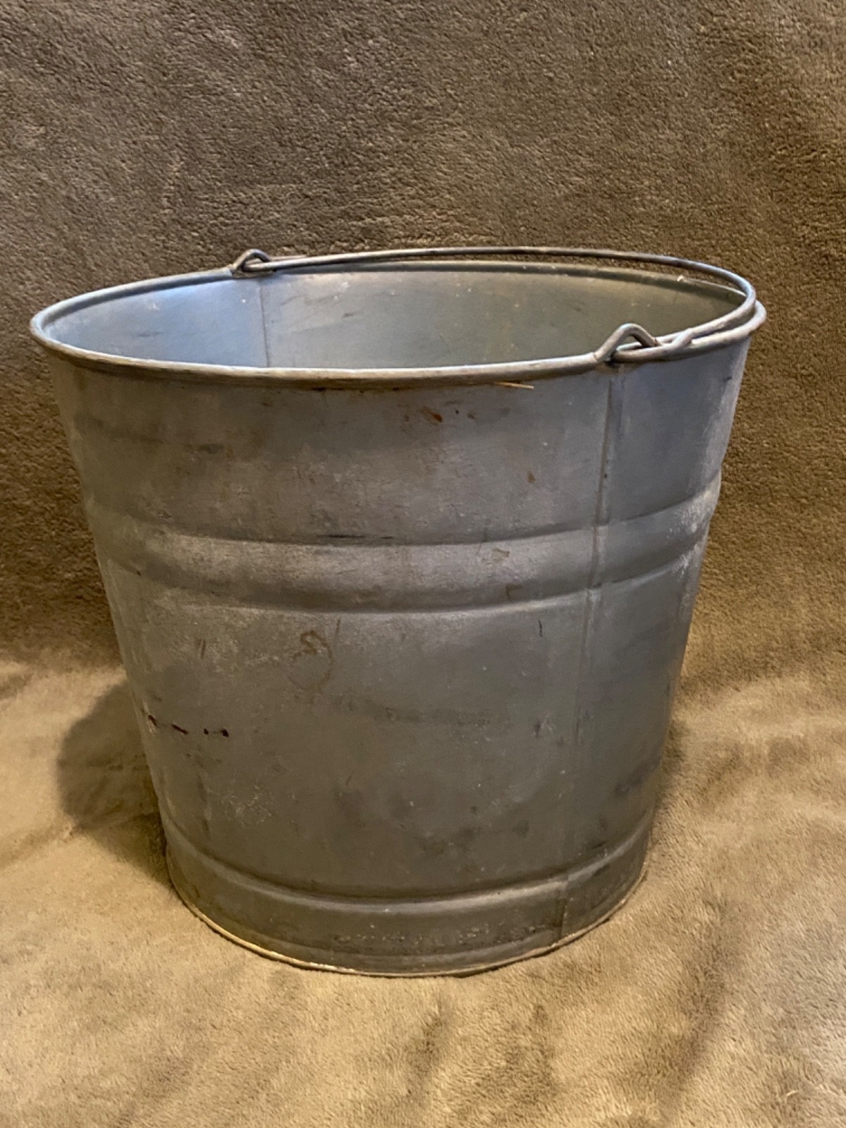 Galvanized #10 Bucket Pail Metal 9″Tall x 10.5″ Diameter / No Holes / Some Rust