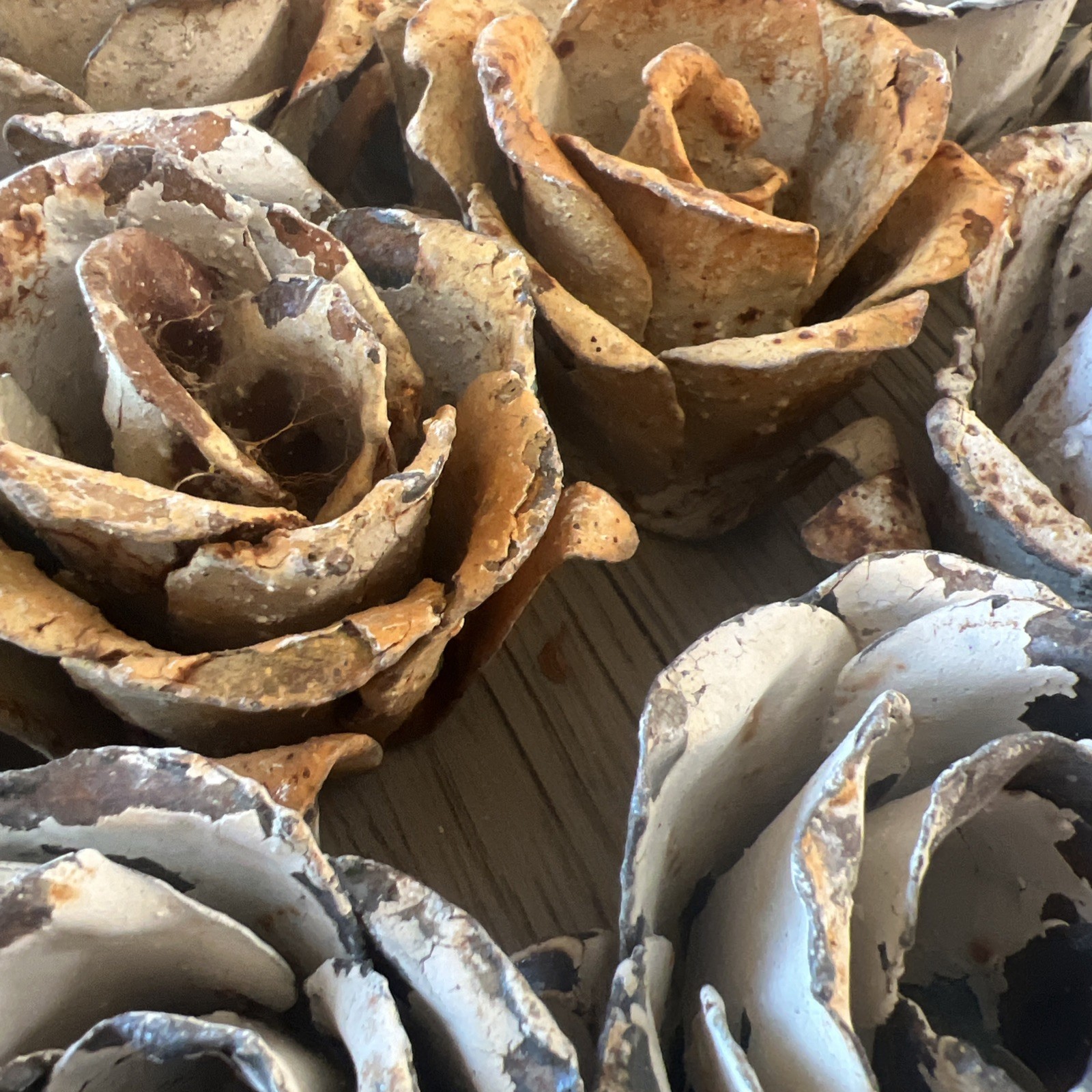 Vintage Style Metal Roses – LOT 33 total Flowers