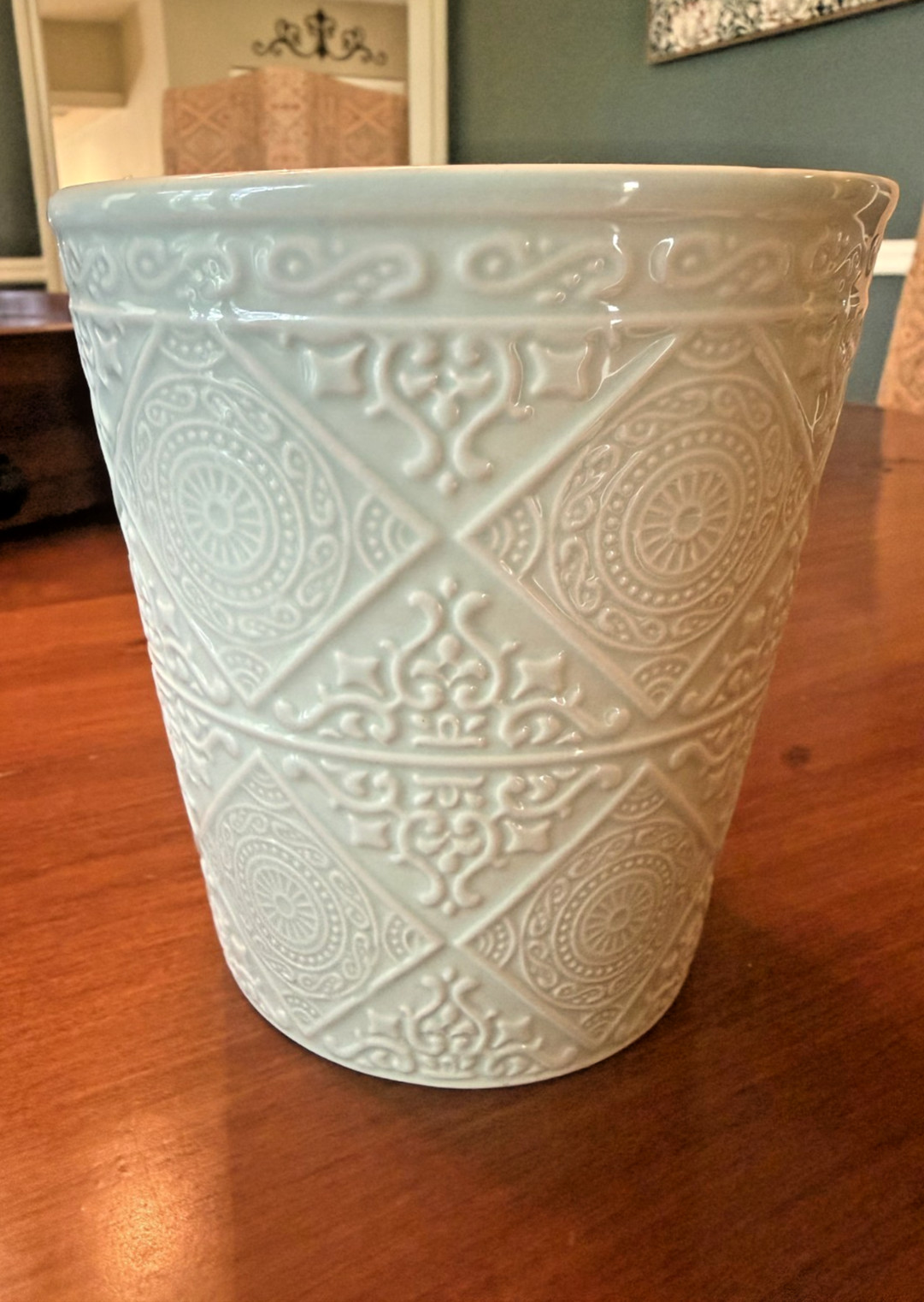 Lt. Green Floral Relief Pattern Ceramic Vase, Plant Pot or Utensil Holder 5.5″