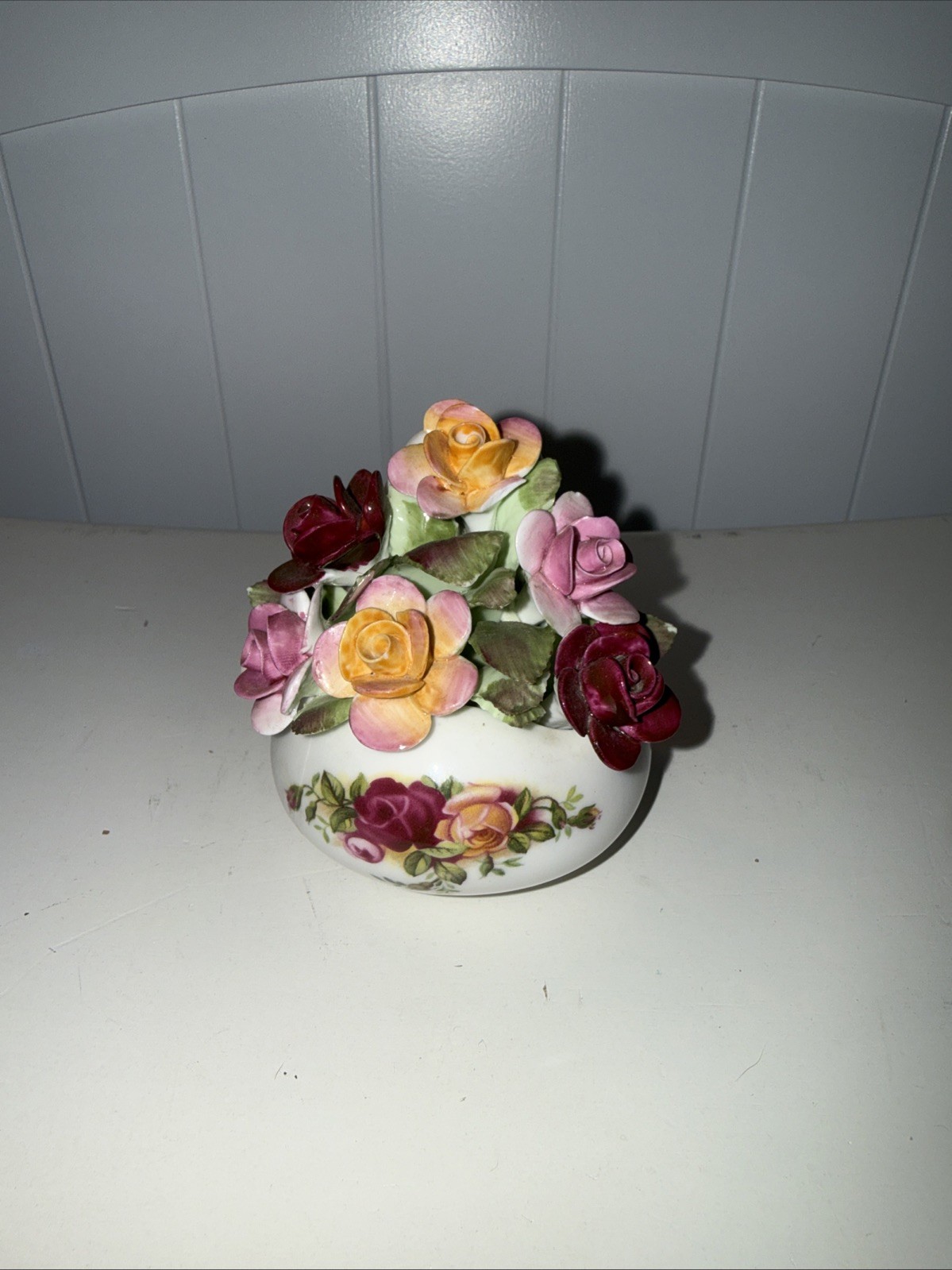 VINTAGE ROYAL ALBERT “OLD COUNTRY ROSES” BONE CHINA FLORAL ARRANGEMENT – READ