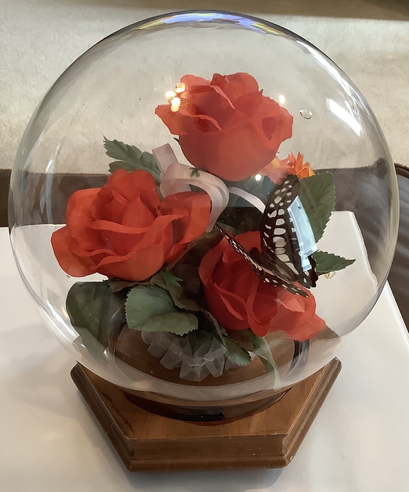 Vintage Butterfly Terrarium Artificial Floral 7” Glass Globe Wood Base(151ia)