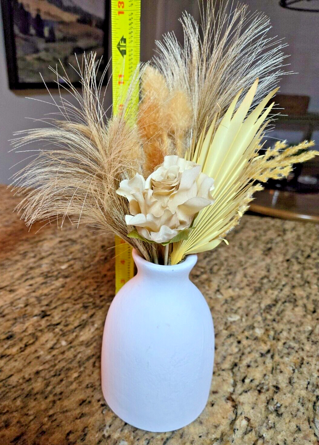 Natural Dried Grass – Floral Arrangement – Brown/Beige – White Painted Vase