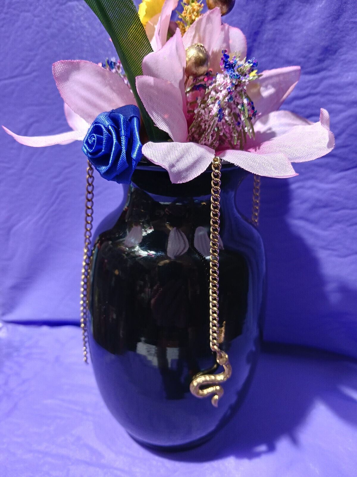 Artificial Flower Arrangement Valentines Day Black Glass Vase w/Snake Gold Chain