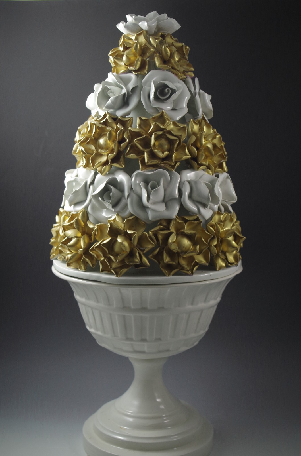 HOLLYWOOD REGENCY CAPODIMONTE ITALY WHITE GOLD ROSES XL TOPIARY WITH URN 22″