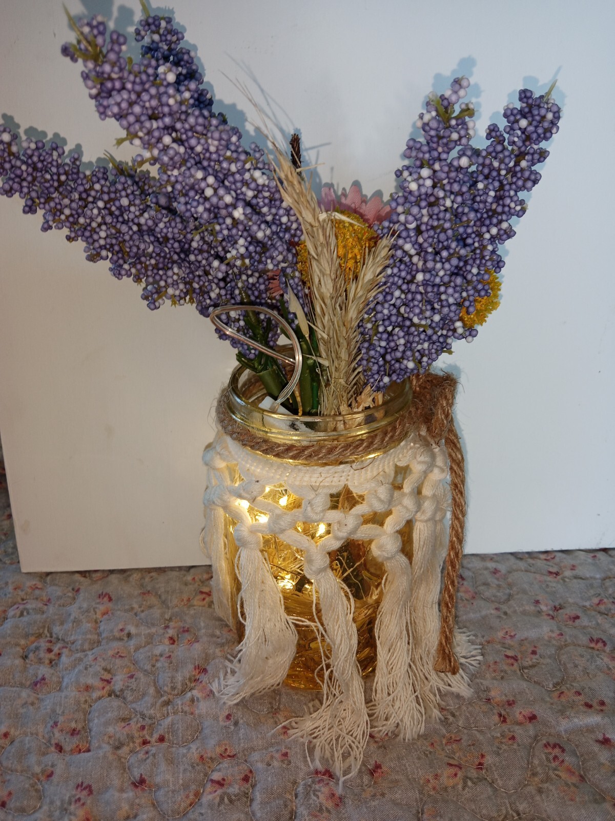 Flowers in Clear Glass Jar w/Macrame Cover – Inside Lights