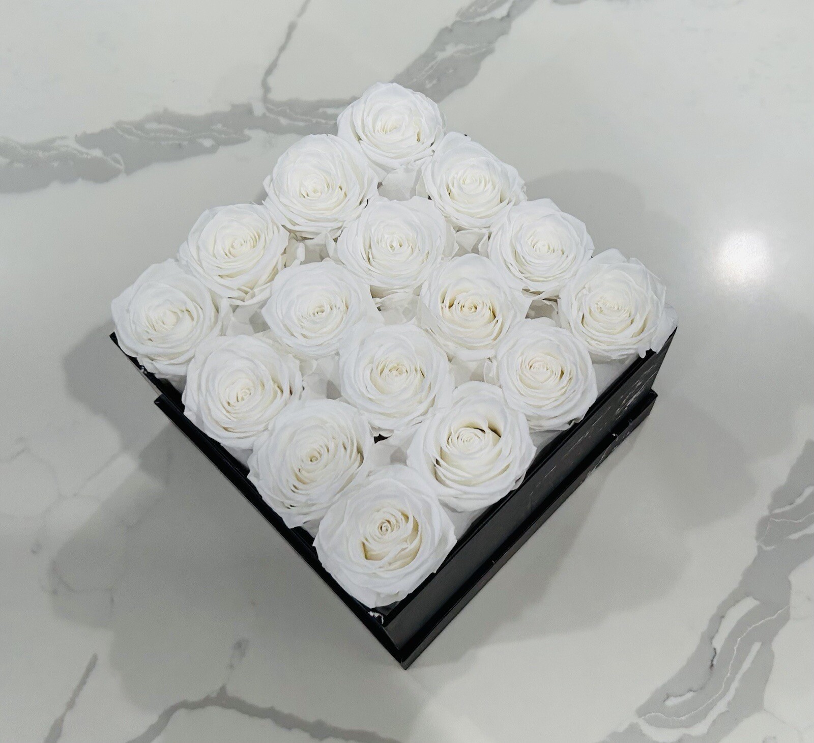 NIB Preserved Real Long Lasting Forever Roses Rose Box White 16 Marble Box Gift