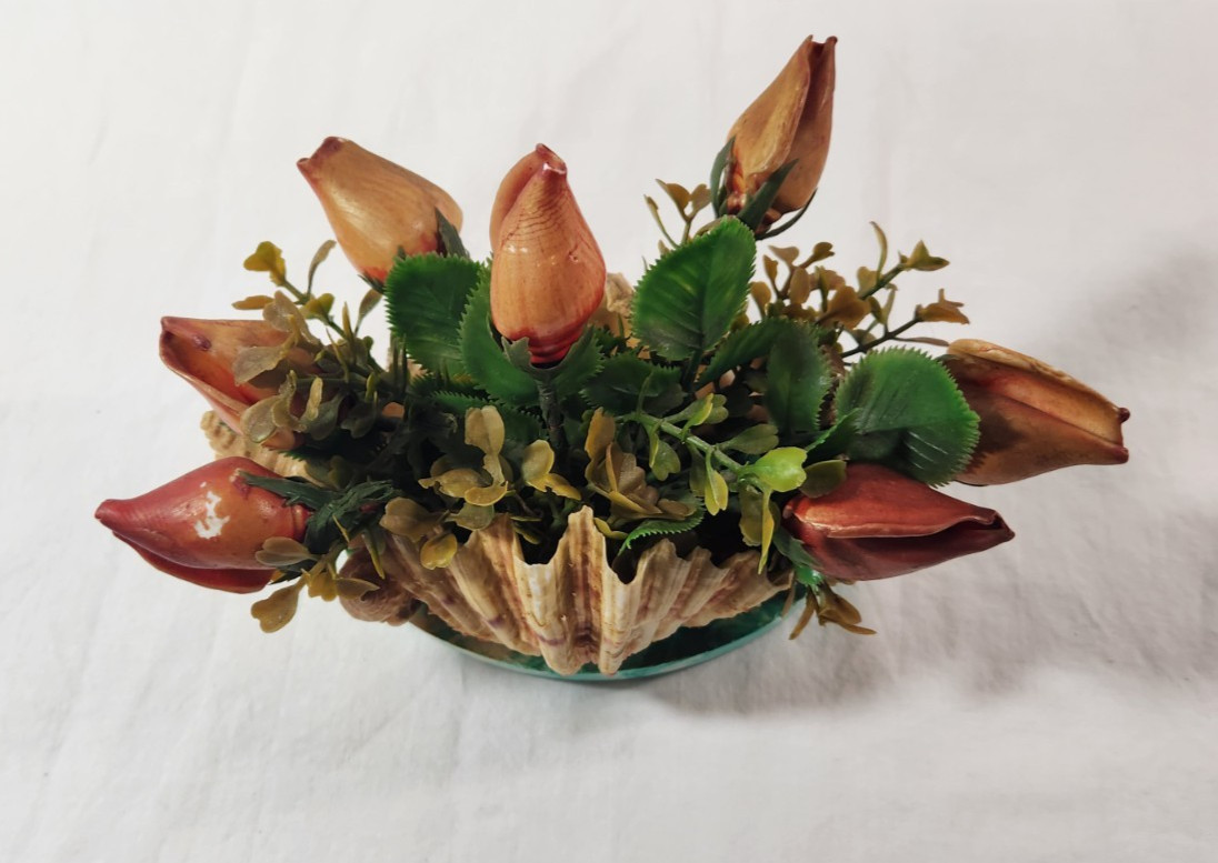 Seashells Flower Bouquet Centerpiece Floral Arrangement Ruffle Clam Shell VTG