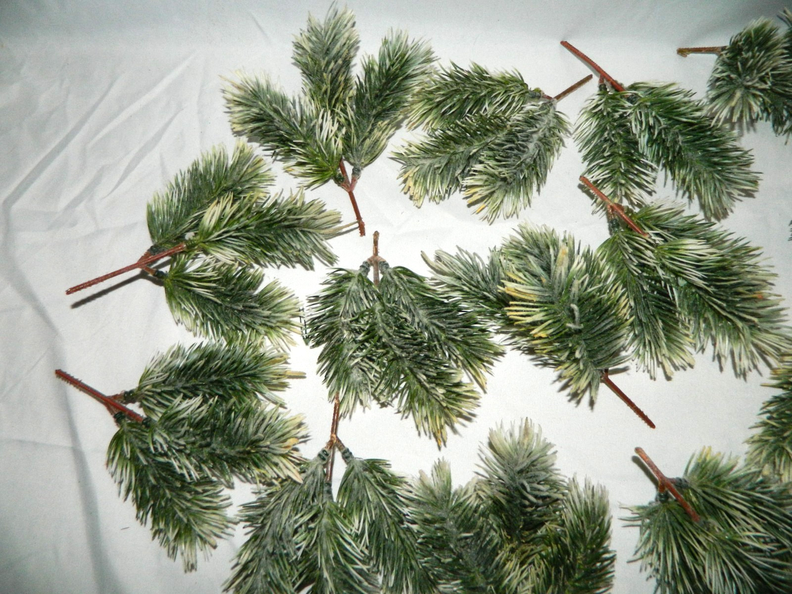 Vintage 26 Pcs Artificial Pine Needles Branches Twigs 5.5″ – 7″ Fake Frosted