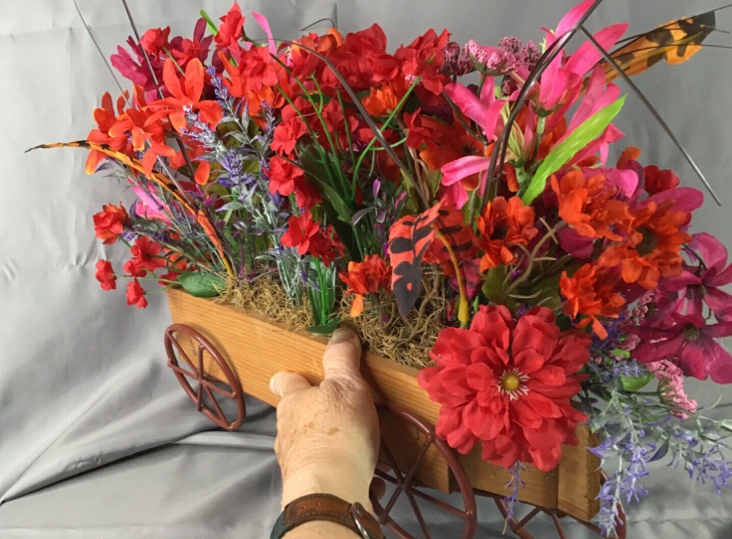 Wooden Folk Art Wagon Country Farm House Wall or Door Decor Flower Arrangement