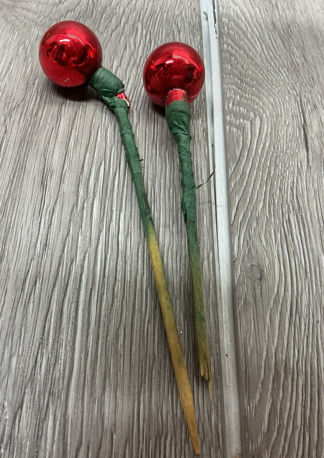 Vintage Artificial Red Silk Poinsettias Bendable Stems 9 Pieces 12″ & 3 Pics