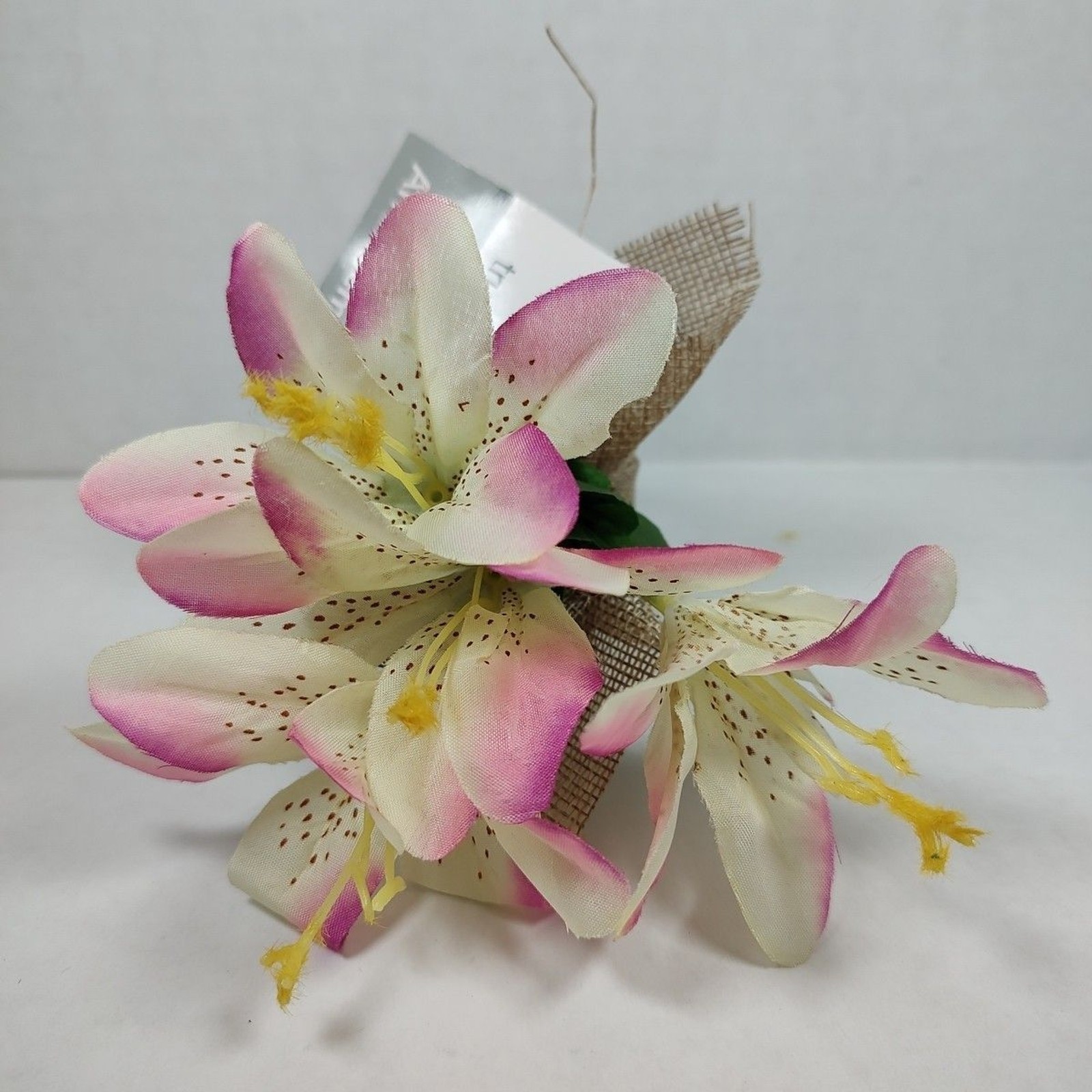 Trueliving Floral Arrangement Flower Bouquet Mini Potted Plant 6″ x 5″ Lily