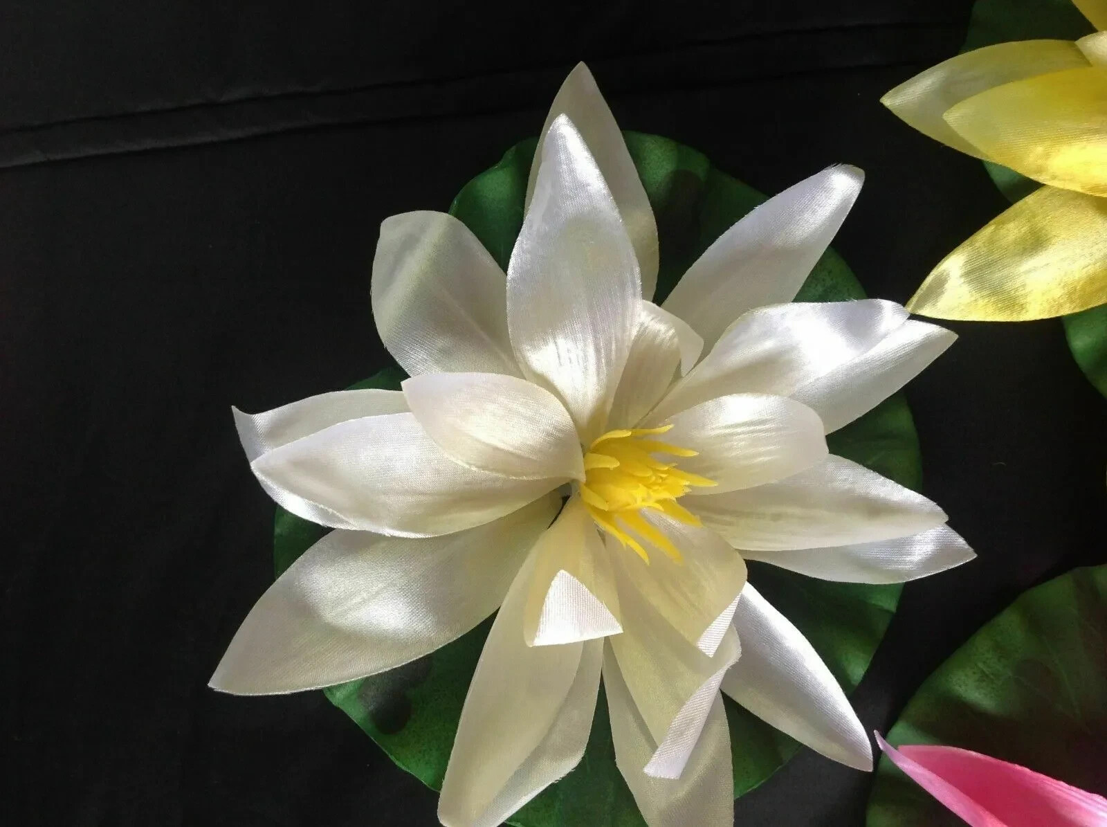 3 FLOATING ARTIFICIAL BLOOMING WATER LILY FLOWERS FOR POND 6 inches
