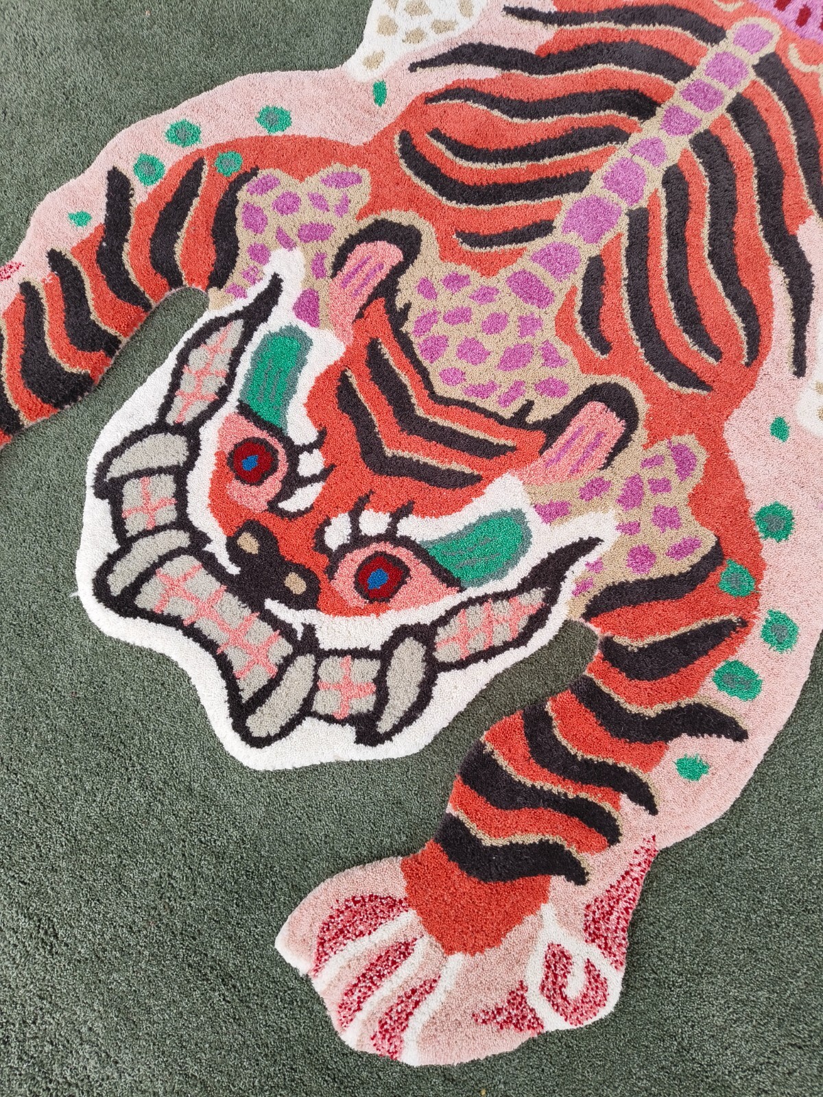 Tibetan Tiger Rugs 3×5 Feet Handmade 100% Woolen Hand Tufted For Home Decoration